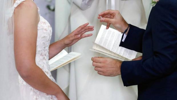 巴黎部分婚礼开始向陌生人售票。 巴黎部分婚礼开始向陌生人售票。