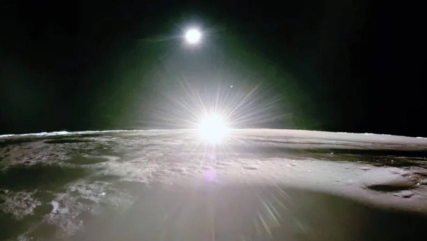 月球上的日落景观,摄于3月18日,NASA和美国新创太空公司“萤火虫太空”提供。 月球上的日落景观,摄于3月18日,NASA和美国新创太空公司“萤火虫太空”提供。