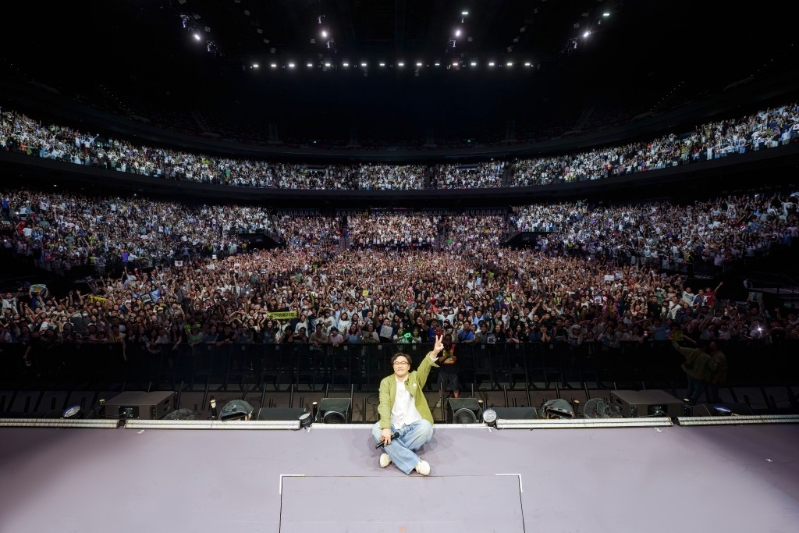 陈奕迅(Eason) 的演唱会纪录电影昨晚(5日)于澳门银河综艺馆举行首映。 陈奕迅(Eason) 的演唱会纪录电影昨晚(5日)于澳门银河综艺馆举行首映。