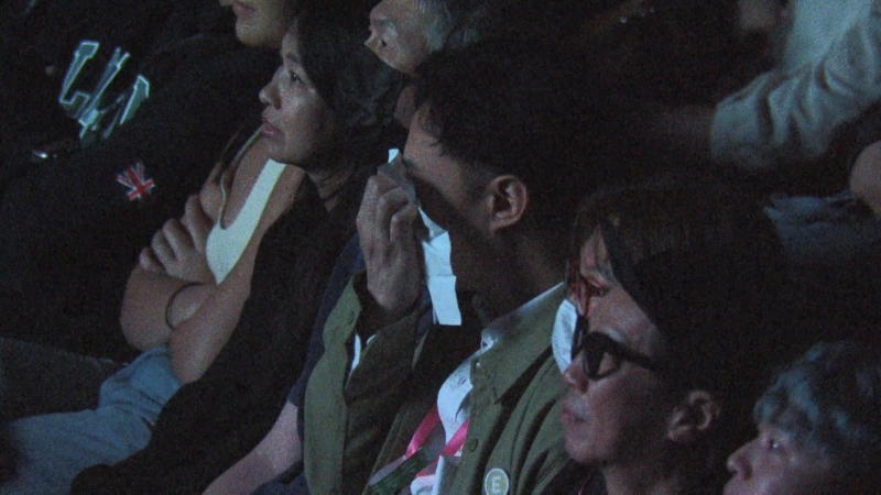 陈奕迅台下落泪。 陈奕迅台下落泪。