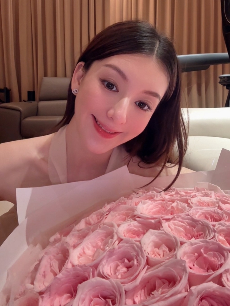 方媛再晒第二束花。 方媛再晒第二束花。