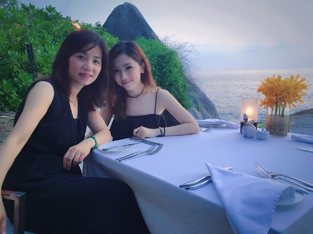 邓紫棋和妈妈容佳文。 邓紫棋和妈妈容佳文。