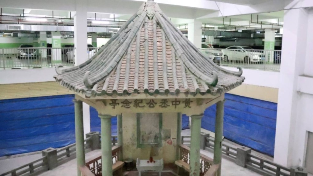 珠海小区地库藏历史名贤纪念亭。