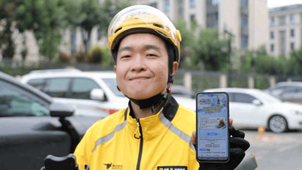 美团推骑手“不闯红灯”激励奖。