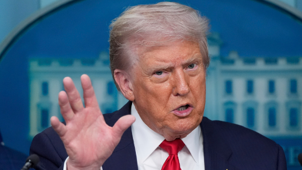 特朗普以维护城市治安为由，宣布华盛顿特区进入紧急状态。