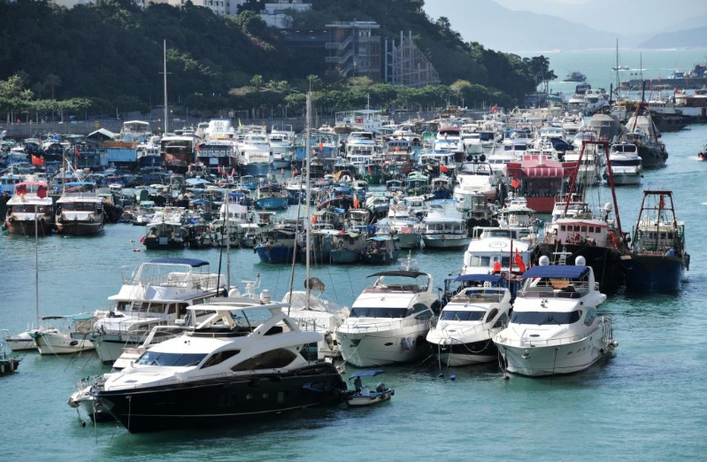 全港约有1.25万艘游艇,泊位仅约4300个。 全港约有1.25万艘游艇,泊位仅约4300个。