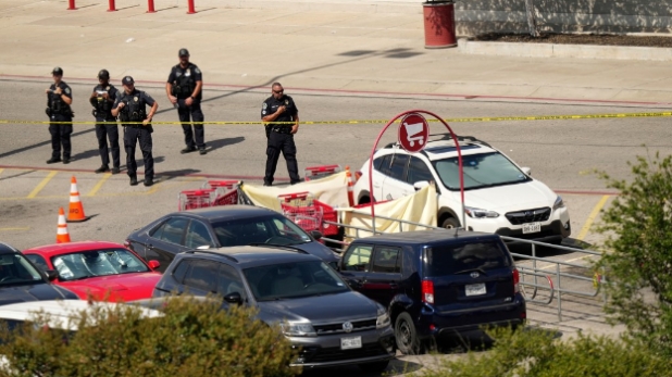 德州超市停车场爆枪击案3死,枪手连偷2辆车后遭电枪制服