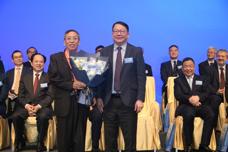 陈国基指哲学听起来很抽象,但其实与每个人都息息相关。 陈国基指哲学听起来很抽象,但其实与每个人都息息相关。