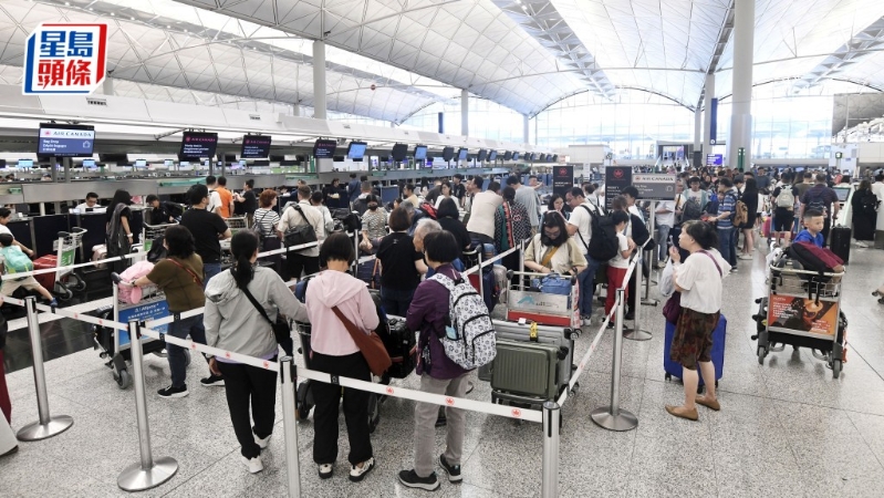 机管局表示，截至早上10时30分，今日下午2时前共有5班航班取消，以及145班航班延误。