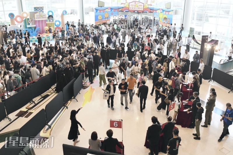 赵国雄预计,楼市仍呈“L型”底部横行,有待市场消化一定库存后方重拾动力。 赵国雄预计,楼市仍呈“L型”底部横行,有待市场消化一定库存后方重拾动力。