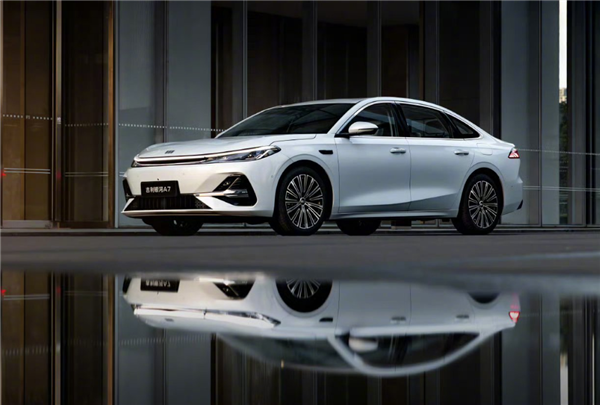 超越比亚迪秦L 吉利银河A7单周狂卖4175辆：混动中型轿车第一