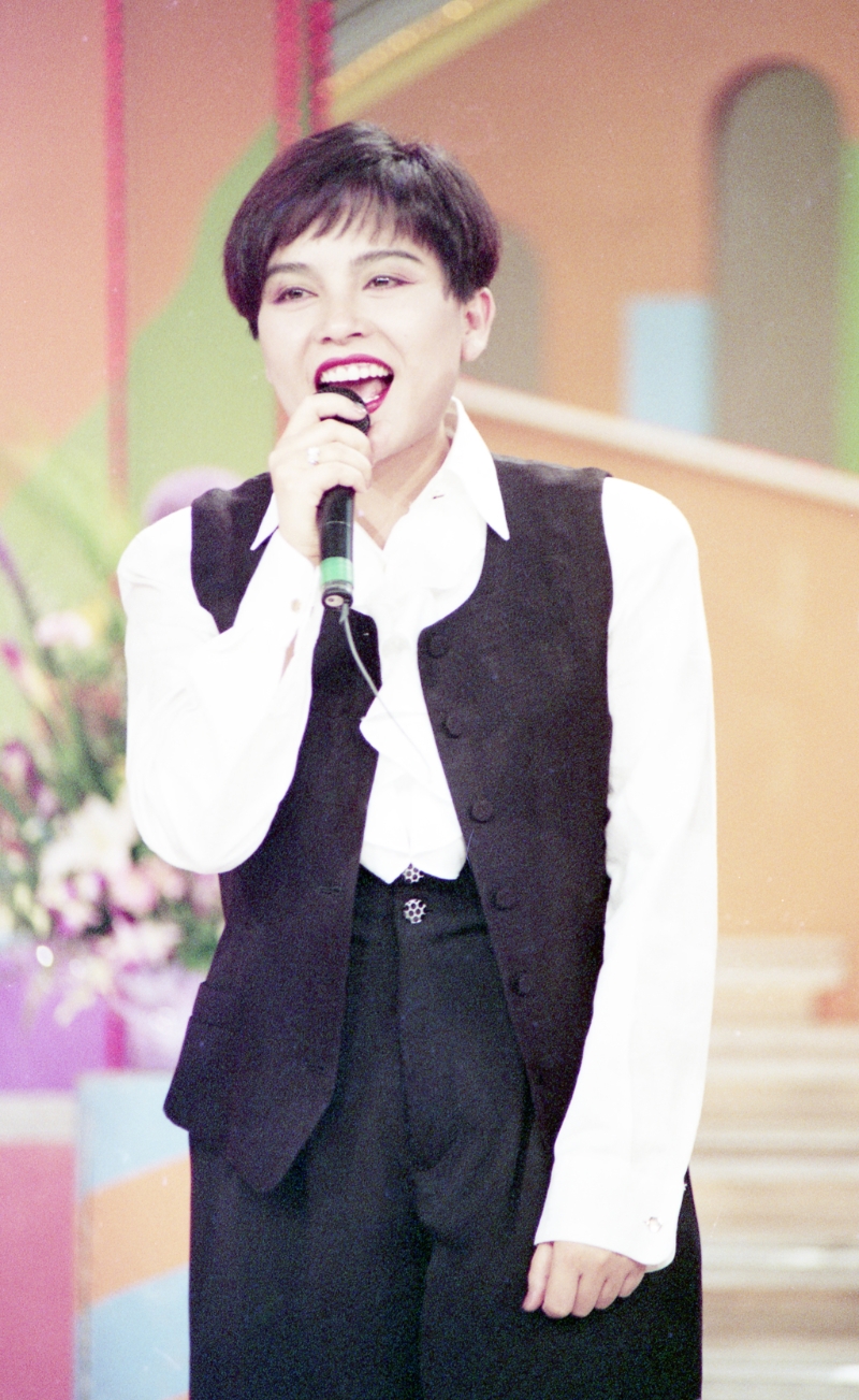 歌手千百惠曾凭藉《走过咖啡屋》