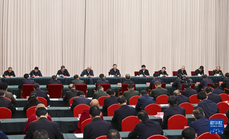 习近平在拉萨听取西藏自治区党委和政府工作汇报,发表了重要讲话。 习近平在拉萨听取西藏自治区党委和政府工作汇报,发表了重要讲话。