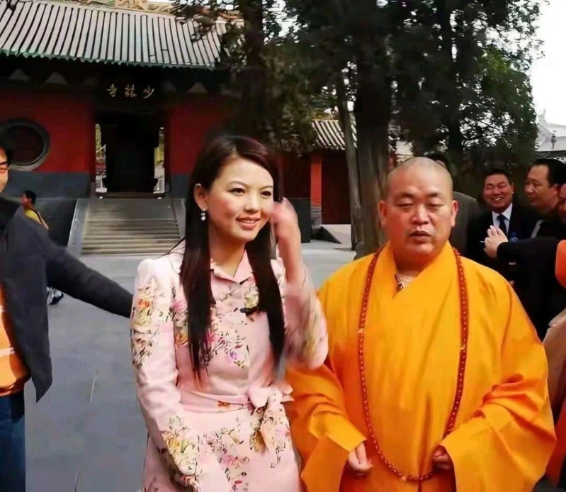 李湘多年前曾到少林寺访问释永信。 李湘多年前曾到少林寺访问释永信。