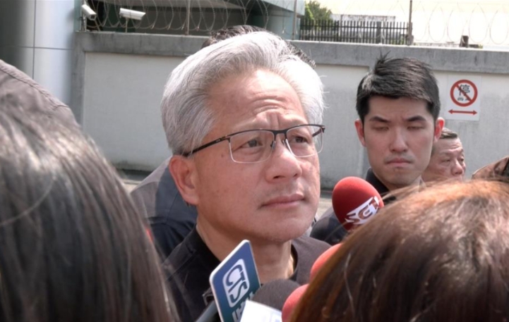 英伟达执行长黄仁勋近日访台只待1天，曾提到要赶回美国准备财务报告以及电话会议。