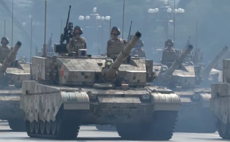 新一代装甲装备99B、100坦克亮相