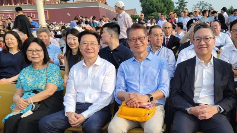 （右二）陈茂波参加纪念抗战胜利八十周年大会