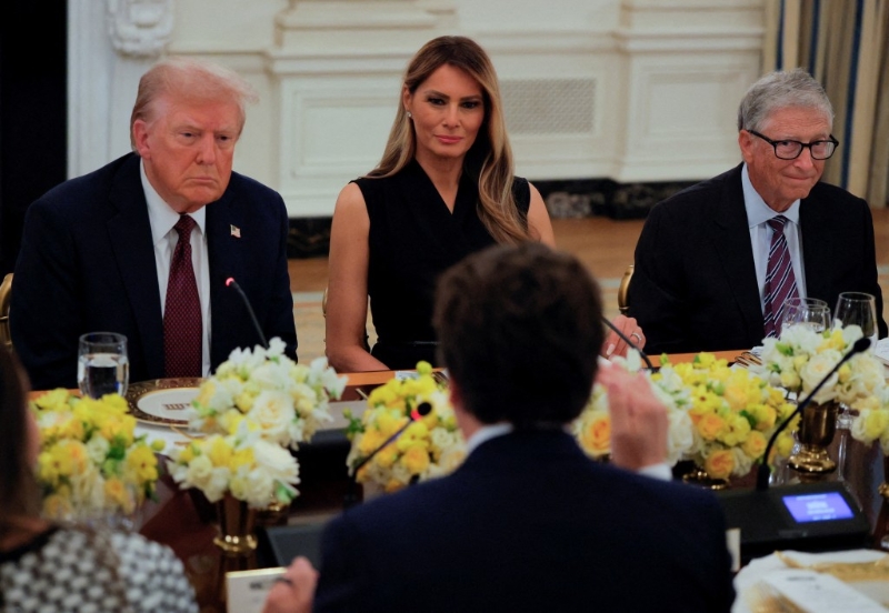 特朗普和梅拉尼娅宴请比尔盖茨等科技界领袖。