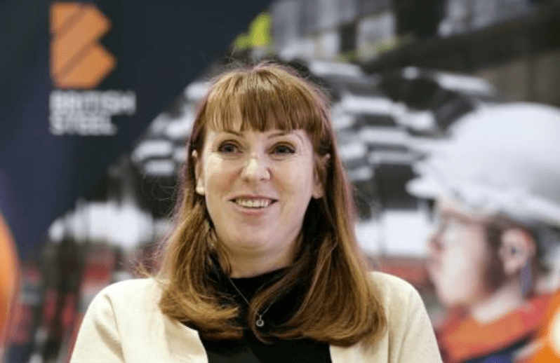 英国副首相兼房屋大臣安吉拉·雷纳(Angela Rayner)卷入买楼避税丑闻辞职。 英国副首相兼房屋大臣安吉拉·雷纳(Angela Rayner)卷入买楼避税丑闻辞职。