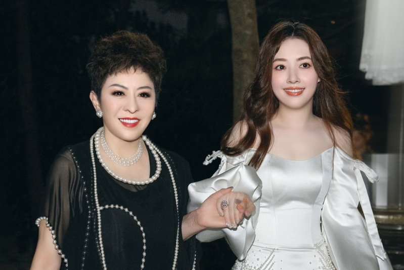 向太感叹“生女儿比生儿子好一万倍”