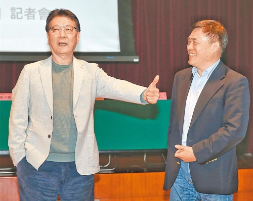 郝龙斌（右）将参选党主席。