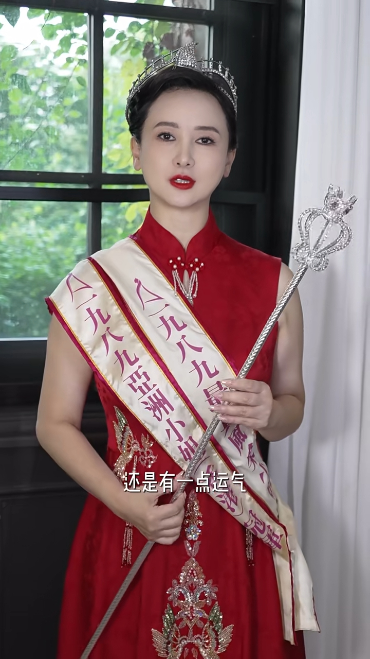 有人大赞翁虹的冻龄惊人。 有人大赞翁虹的冻龄惊人。