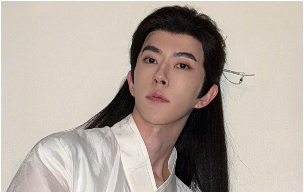 男星于朦胧。 男星于朦胧。