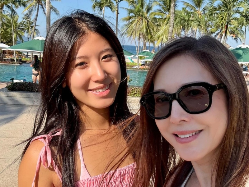 李婉华早前与大女去越南岘港旅行。