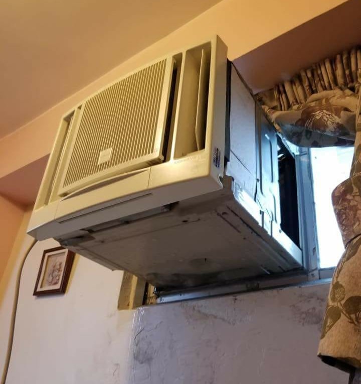 有市民担心打风期间开冷气的安全问题。 有市民担心打风期间开冷气的安全问题。