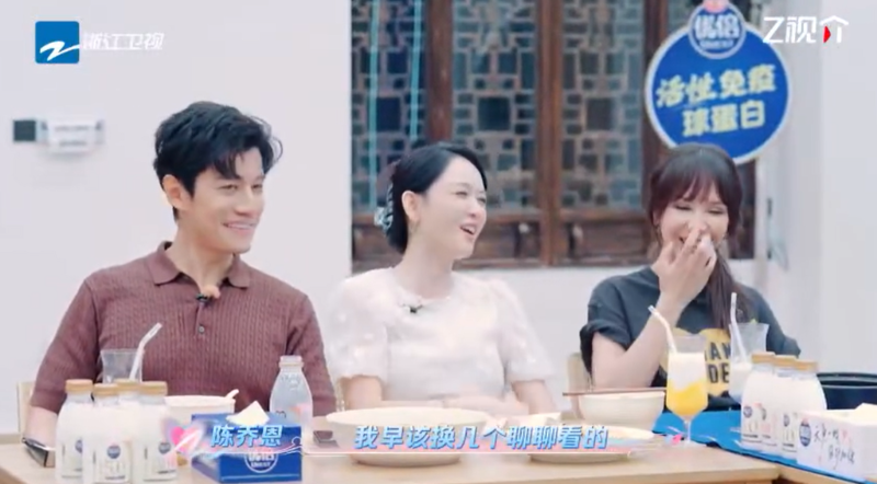 陈乔恩(中)懊恼吐早该多认识几个。 陈乔恩(中)懊恼吐早该多认识几个。