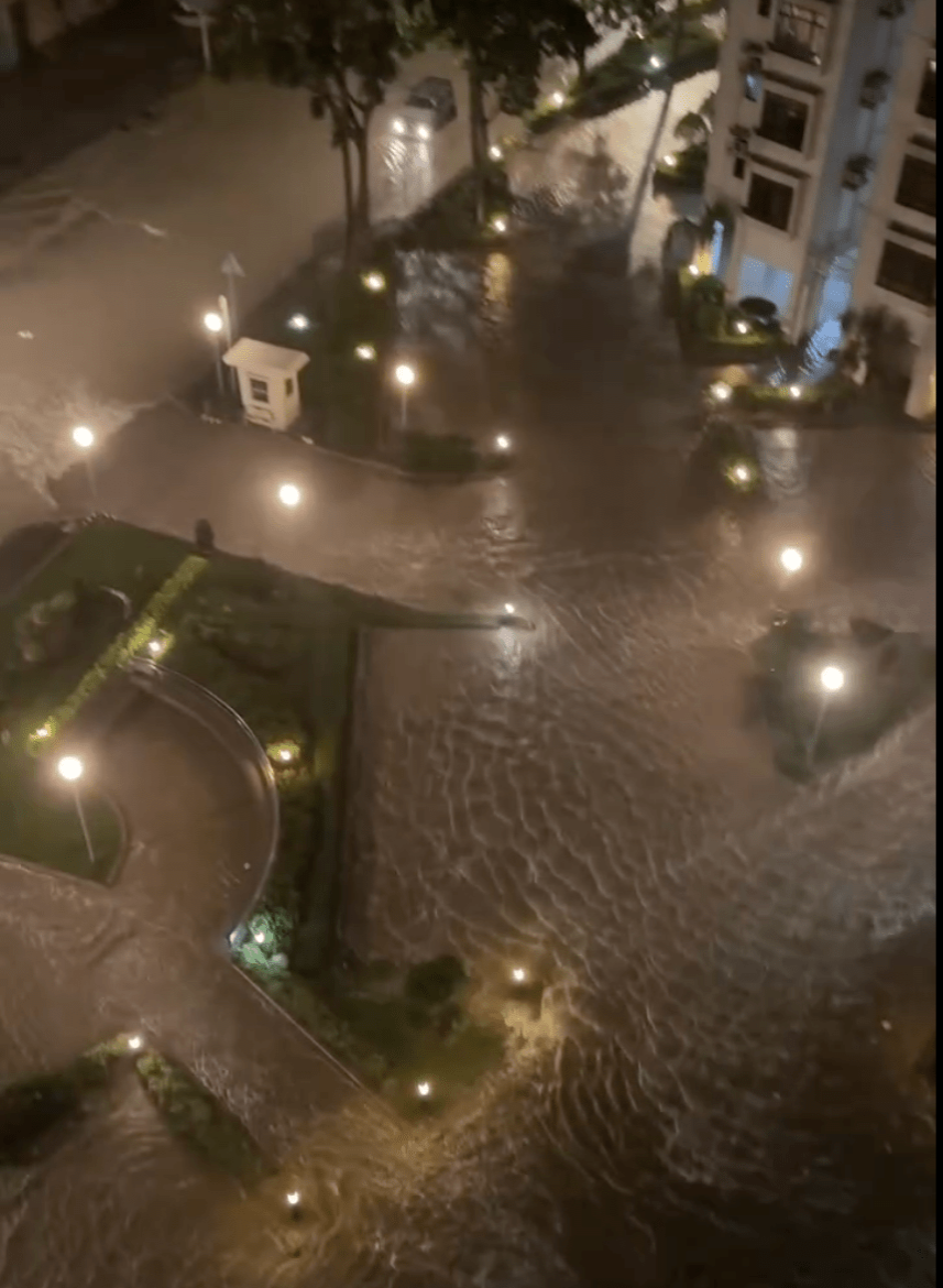 杏花邨出现海水倒灌,大厦对开空地成为泽国。 杏花邨出现海水倒灌,大厦对开空地成为泽国。