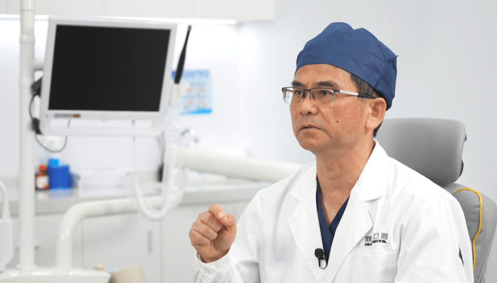 兼连锁牙科集团鼎植创办人黎强称内地小型诊所会先以低价收症再拖延治疗,每3至5年就关门破产,对消费者造成极大损失。 兼连锁牙科集团鼎植创办人黎强称内地小型诊所会先以低价收症再拖延治疗,每3至5年就关门破产,对消费者造成极大损失。