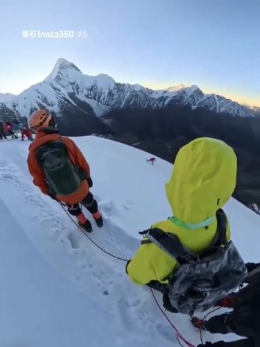 一人滑坠落崖死亡