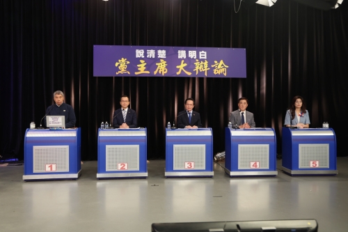 “说清楚、讲明白，党主席大辩论”27日在中天电视台举行，国民党主席候选人张亚中（左起）、罗智强、蔡志弘、郝龙斌、郑丽文出席。