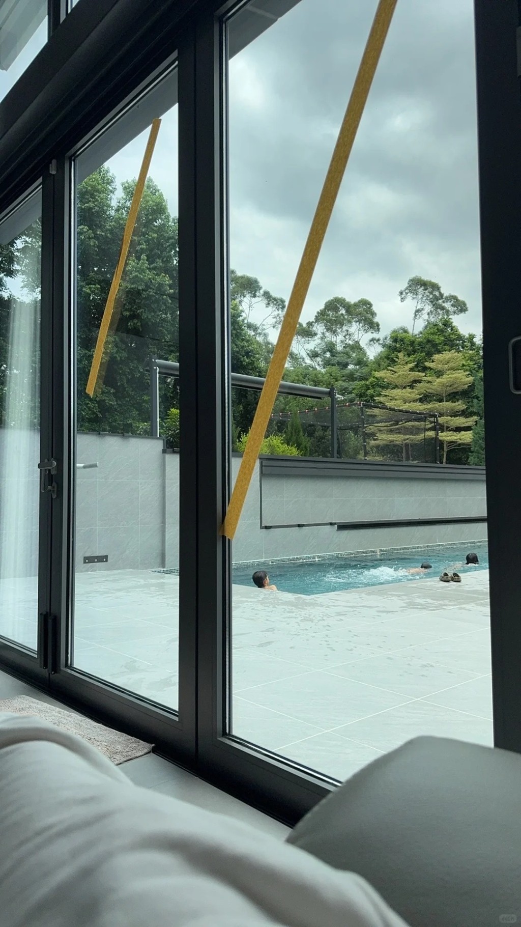 巨型客厅连户外花园。 巨型客厅连户外花园。