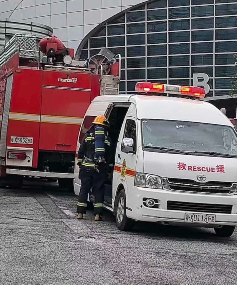 有网民在社交媒体上发文，指林峯演唱会因设备故障延期。