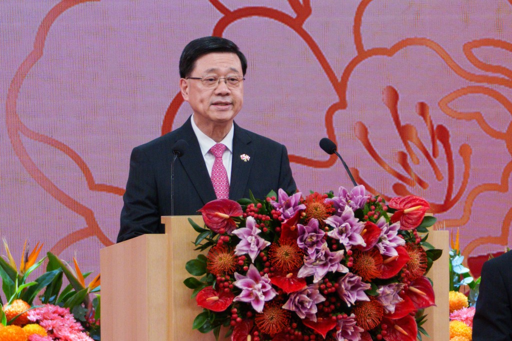 李家超于国庆酒会致辞。 李家超于国庆酒会致辞。