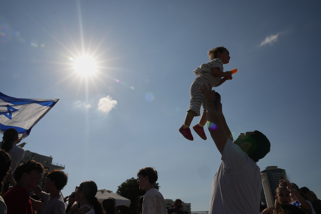 以色列20名幸存人质被释放。 以色列20名幸存人质被释放。