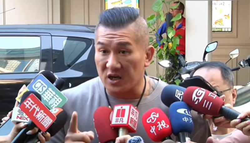 陈之汉现身刑事局。