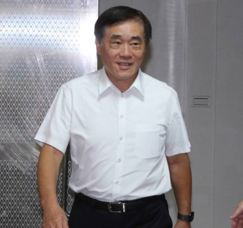 国民党主席选举结果18日出炉，由候选人郑丽文当选，候选人郝龙斌也发表谈话。