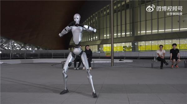 宇树发布Unitree H2新一代仿生人形机器人：身高一米八