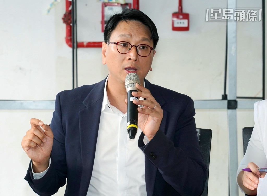 工联会副理事长邓家彪在原区争取连任。 工联会副理事长邓家彪在原区争取连任。