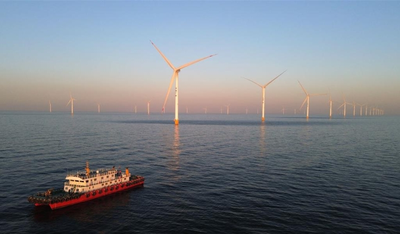 图为山东莱州市海上风电项目。 图为山东莱州市海上风电项目。