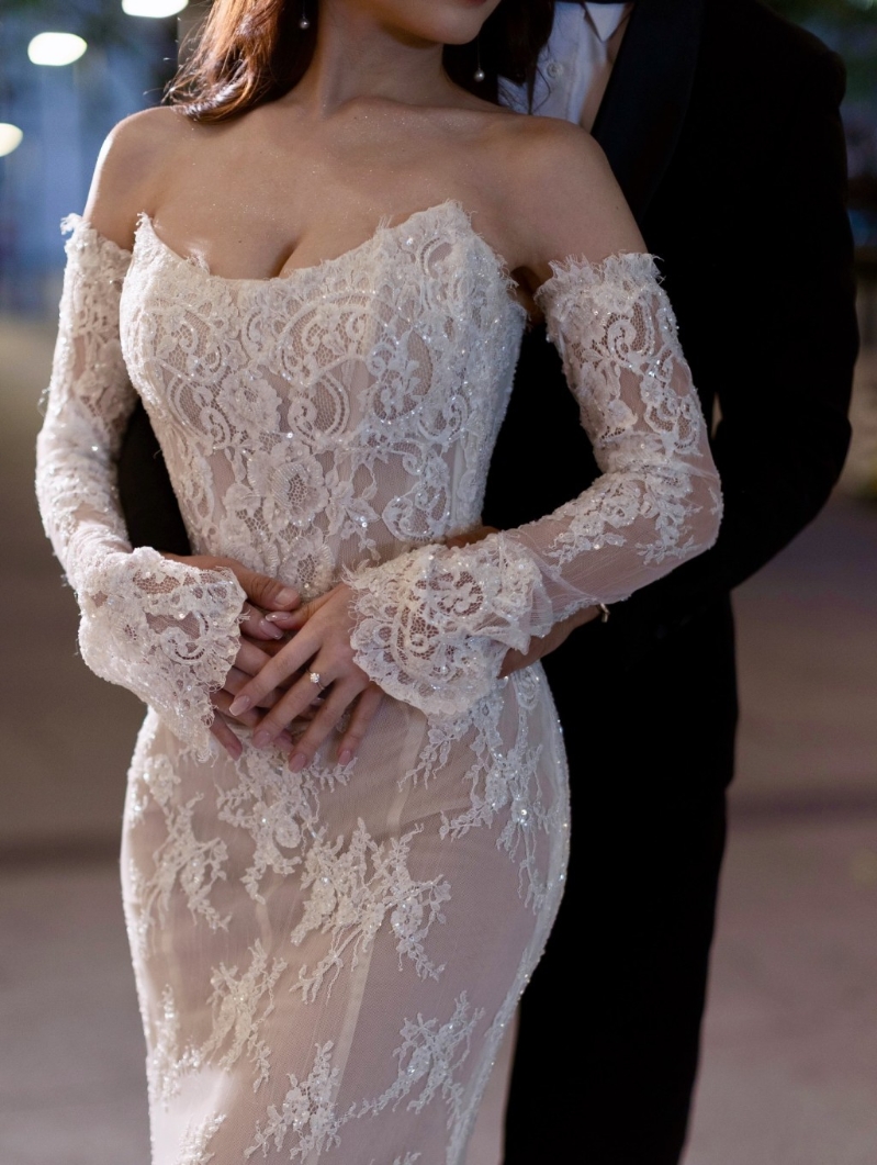 梁凯宁昨晚（10月26日）公开多张与未婚夫的婚纱照，其中一张照片四手遮肚引起网民热议。