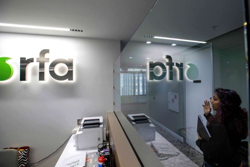 特朗普政府断资助