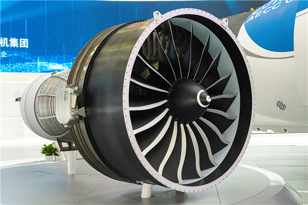 C929洲际大飞机就用它！中国自主CJ2000发动机公开亮相