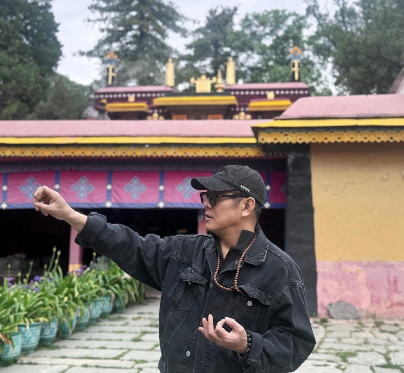 李连杰在新加坡生活。