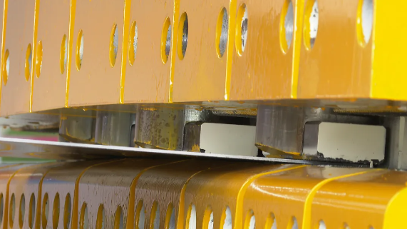 中国航空制造装备重大突破!世界最大蒙皮拉伸机通过验收