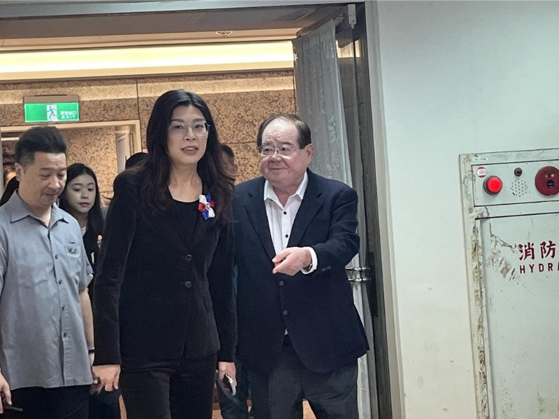 郑丽文说明,许多留任的党部主委,如台南市党部、高雄市党部、屏东县党部、云林县党部等主委,皆有很鲜明的任务以及很重要的使命,所以继续留任。 郑丽文说明,许多留任的党部主委,如台南市党部、高雄市党部、屏东县党部、云林县党部等主委,皆有很鲜明的任务以及很重要的使命,所以继续留任。