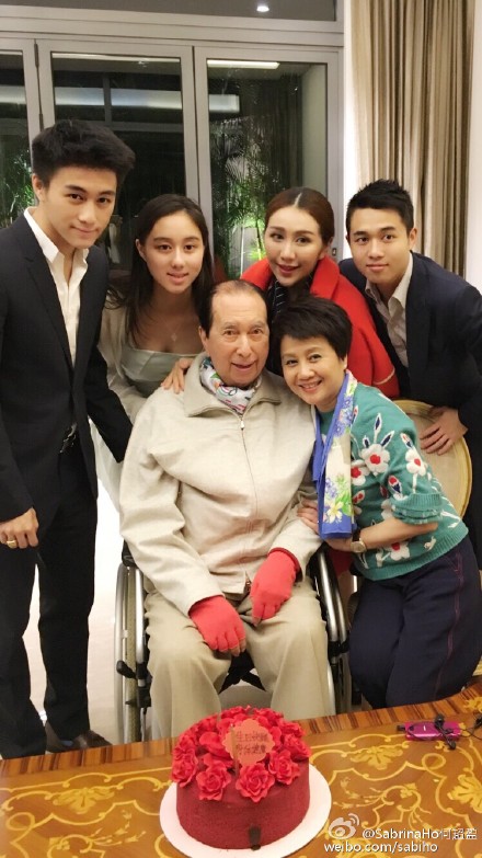 赌王四房一家关系要好。 赌王四房一家关系要好。